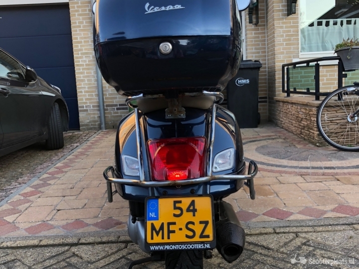 Vespa GTS 300 blauw